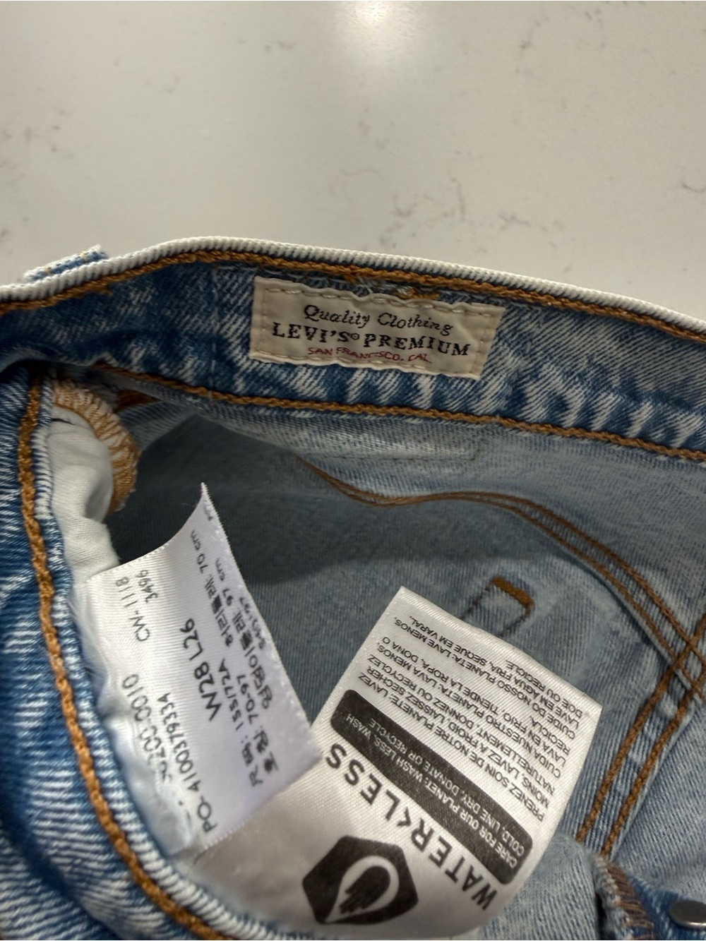 Levi's Premium Jeans; Light Wash High-Rise Straight Jeans - Light Blue. Size 28 - Picture 9 of 11